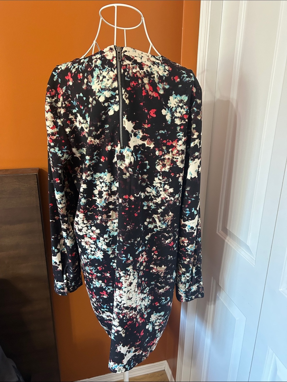 NWOT W118 Walter Baker Abstract Print Shift Dress Long Sleeve L Quiet Luxury - Picture 7 of 12